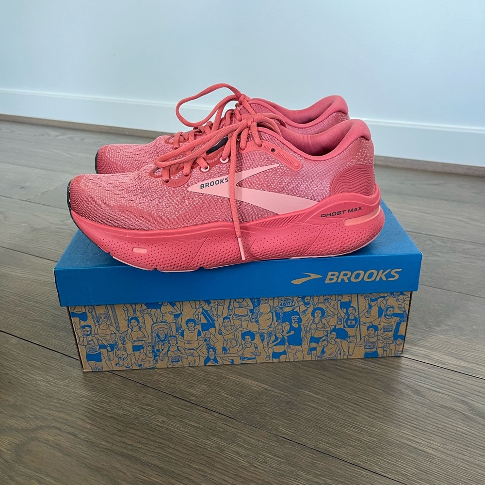 EUC Brooks Ghost Max, women’s size 10